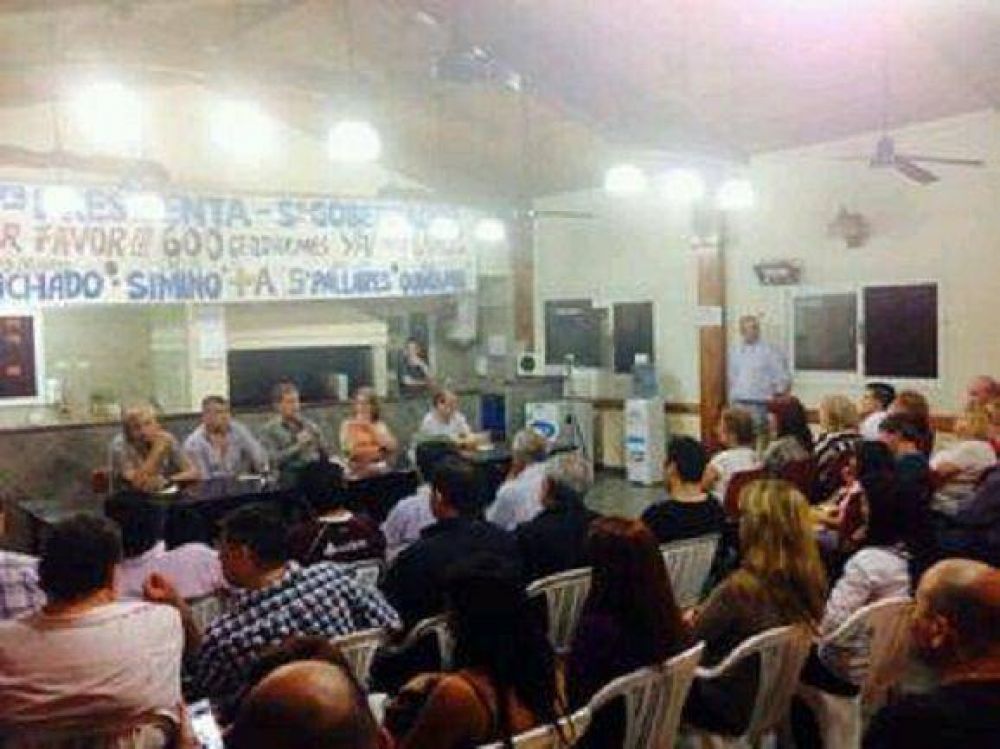 El Senador Pallares y Noelia Quindimil recibieron el apoyo de delegados gremiales de S. E. C. L. A en Lanus