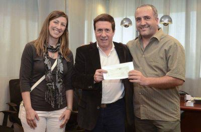 Lan�s: Dar�o D�az P�rez hizo entrega de un subsidio a la escuela de Artes Marciales MUSUBI Dojo