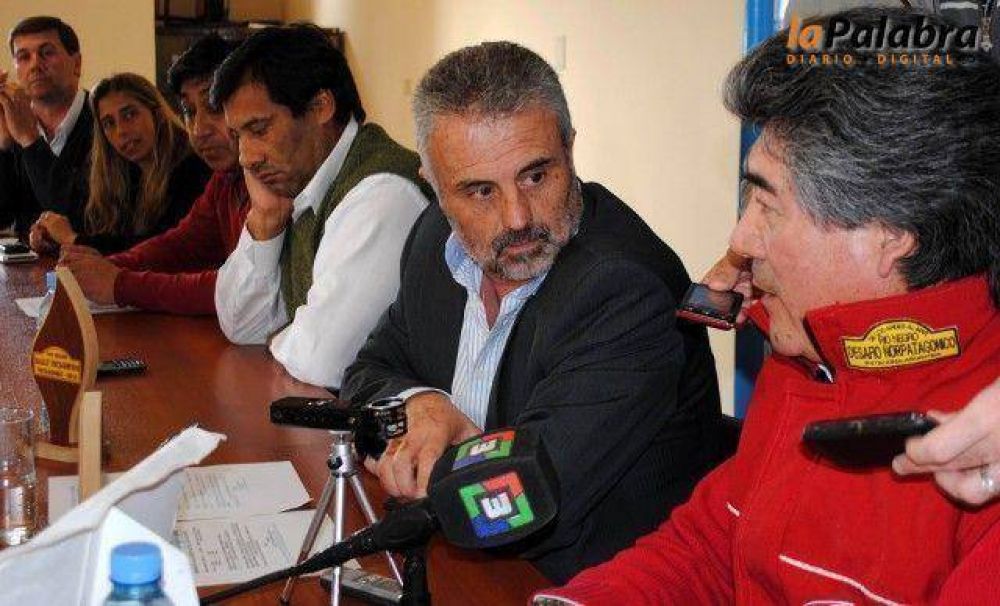 Curetti encabez� la presentaci�n de la 5� fecha del Rally Patag�nico Edici�n 2014 