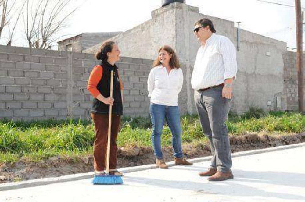 Satisfacci�n vecinal por la pavimentaci�n en el barrio Nicol�s Avellaneda
