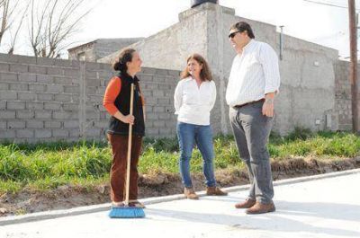 Satisfacci�n vecinal por la pavimentaci�n en el barrio Nicol�s Avellaneda