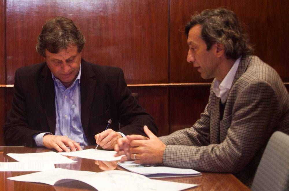 Vuoto a Pulti: �Vive en un castillo de cristal, y le escriben el diario de Yrigoyen�