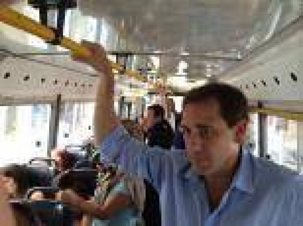 La Plata: Macrista Julio Garro recorri� la localidad de �ngel Etcheverry