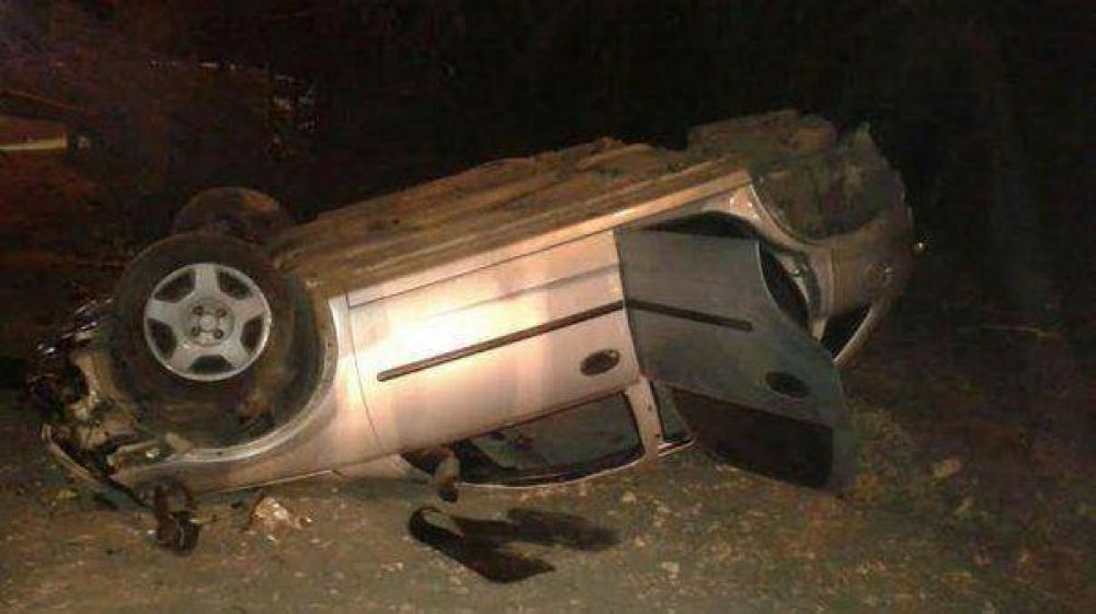 Un jefe de la Polic�a Federal quiso evadir un puesto de alcoholemia y atropell� a tres efectivos
