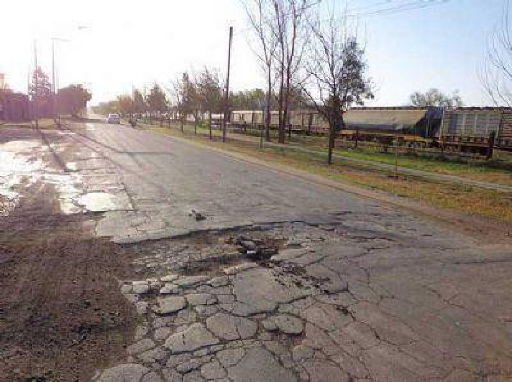 Quejas por el mal estado de la avenida Savio