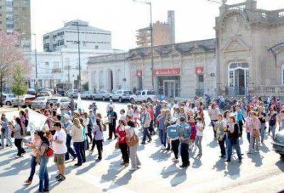 Paro y movilizaci�n de trabajadores de los gremios docentes y estatales