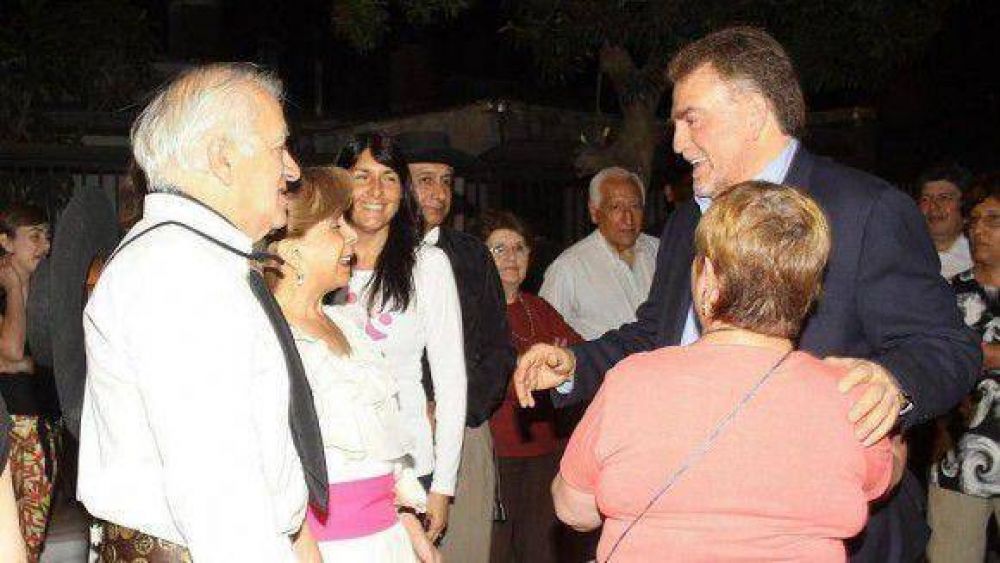 Amaya inaugur� la revalorizaci�n de dos plazas en barrio Ampliaci�n Jard�n