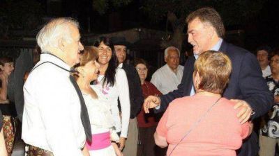 Amaya inaugur� la revalorizaci�n de dos plazas en barrio Ampliaci�n Jard�n