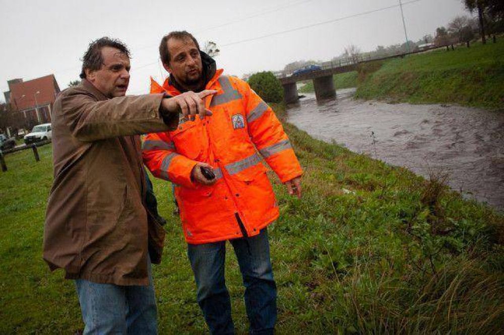 Trece personas debieron ser evacuadas producto de los fuertes vientos y la abundante lluvia