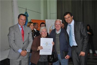 Se entregaron escrituras a m�s de 40 vecinos de Bol�var