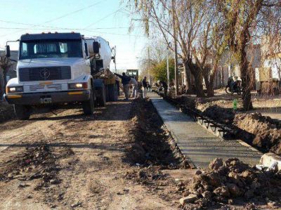 Avanza la obra de cord�n cuneta en Avenida Sastre