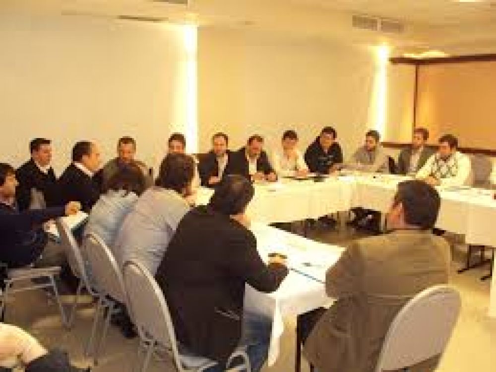 SE RE�NEN LAS C�MARAS DE PRODUCCI�N PARA PALIAR LA CRISIS