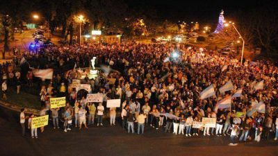 Convocan a un cacerolazo en Paran�	