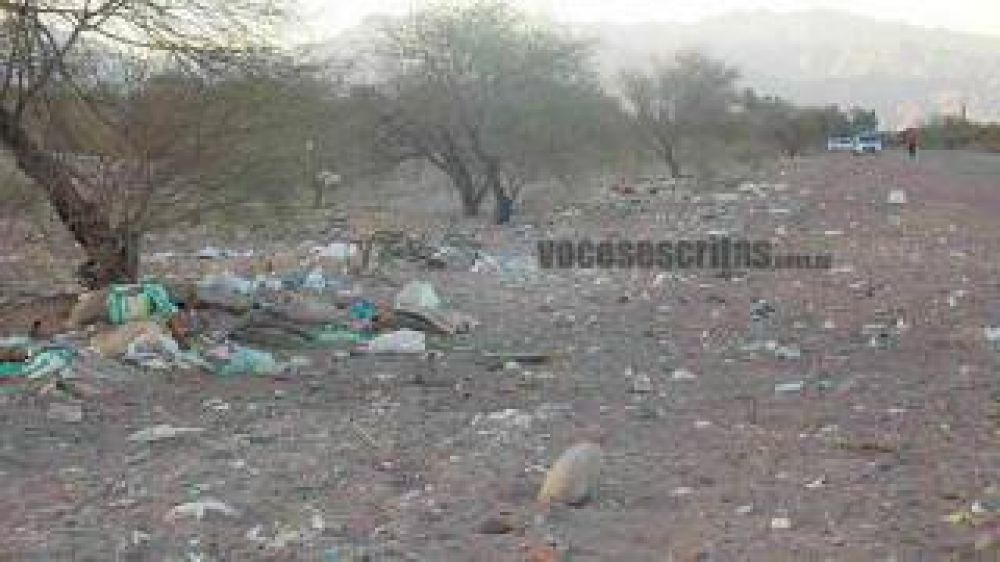 Un basural causa indignaci�n a vecinos de Villa Luj�n y aleda�os