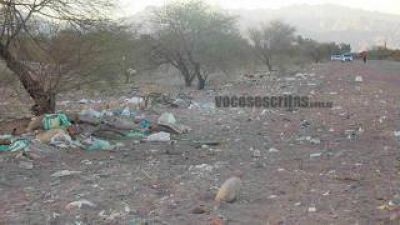 Un basural causa indignaci�n a vecinos de Villa Luj�n y aleda�os