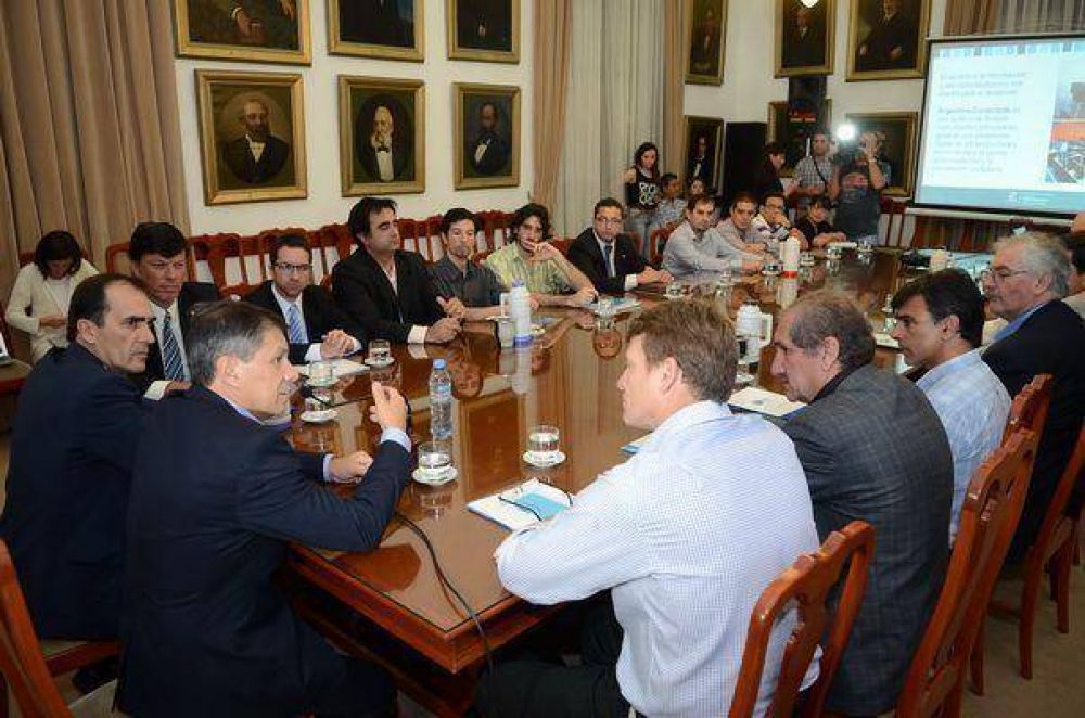 Contin�a el trabajo para la llegada de la fibra �ptica a ciudades y pueblos