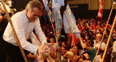 Agust�n Rossi encabez� importante acto en Rosario