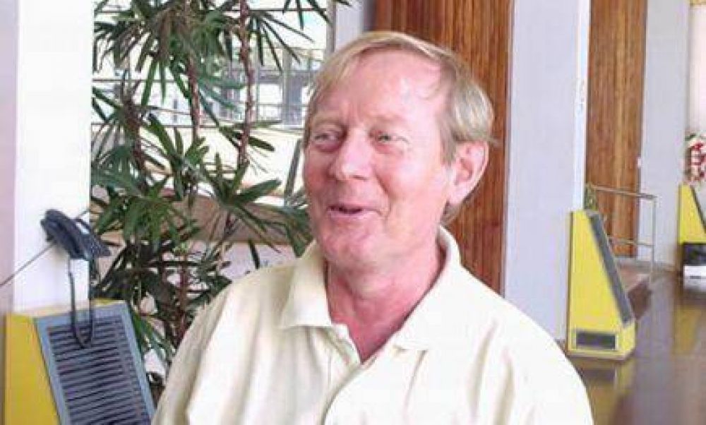 Carlos Enrique Schvezov renunci� a su cargo