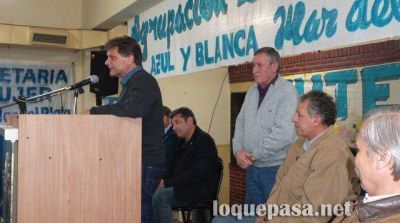Pulti volvi� a mostrarse en un acto partidario del FpV