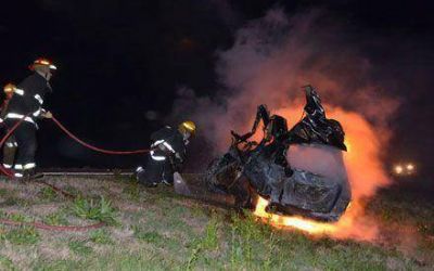 Dos muertos luego de un choque frontal entre un auto y un cami�n en la ruta nacional 35