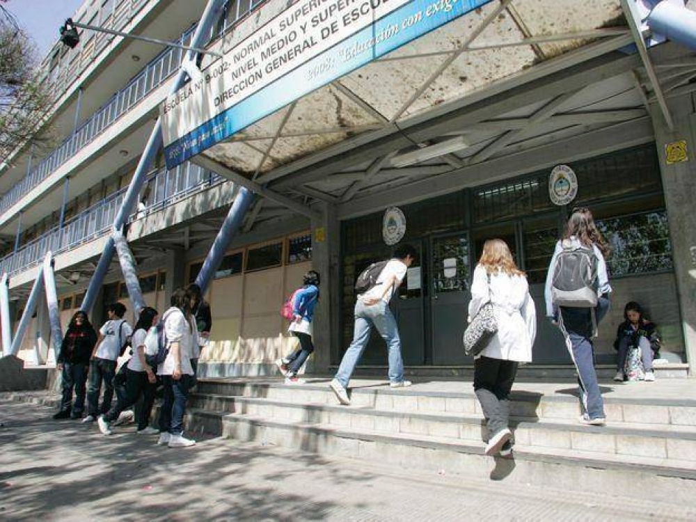 Adolescentes en problemas: la defensa de un abogado puede costar unos $25.000