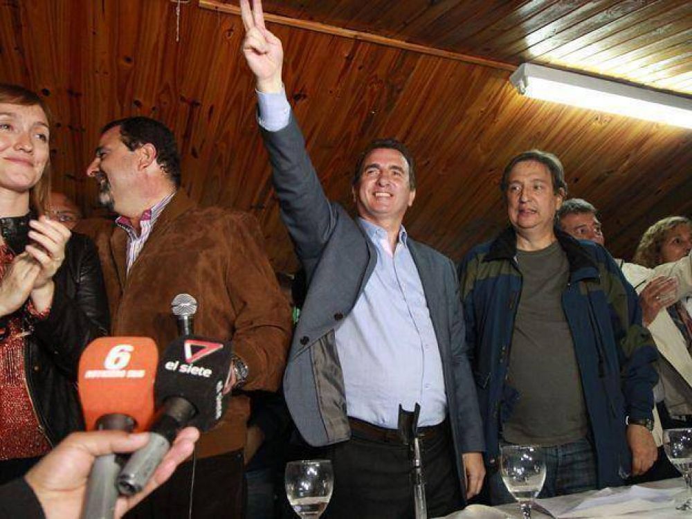 Paco P�rez fue elegido presidente del PJ y acus� al radicalismo de comprar 