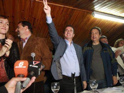 Paco P�rez fue elegido presidente del PJ y acus� al radicalismo de comprar 