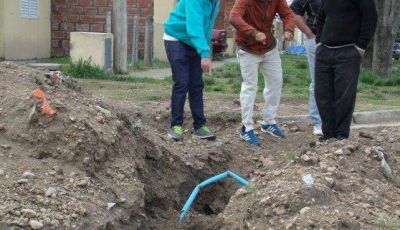 Reclamo por peligroso pozo en Alem y G�emes