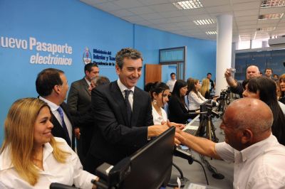 Randazzo anunci� que �ya se tramitaron 967 Nuevos DNI� en el CDR de San Luis