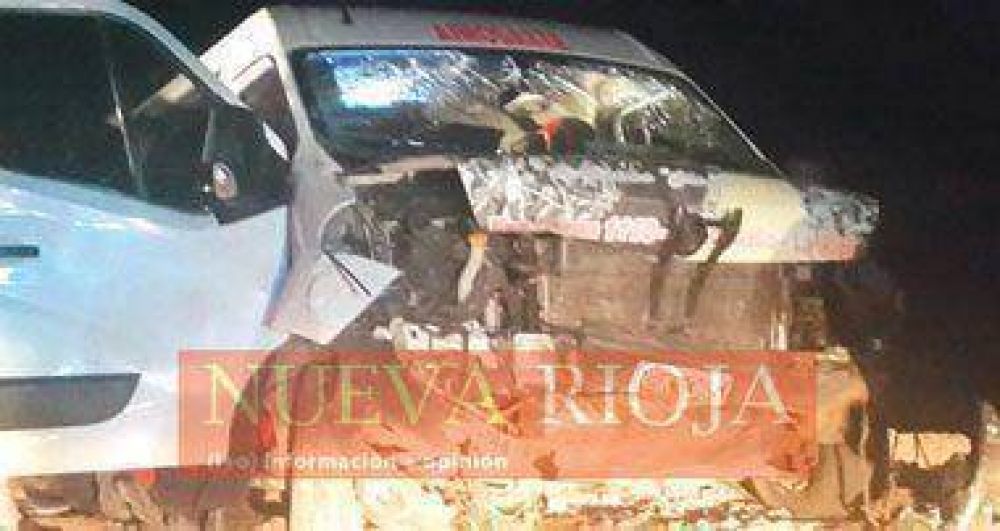 Ruta 9: 15 pasajeros heridos al chocar una combi con un auto