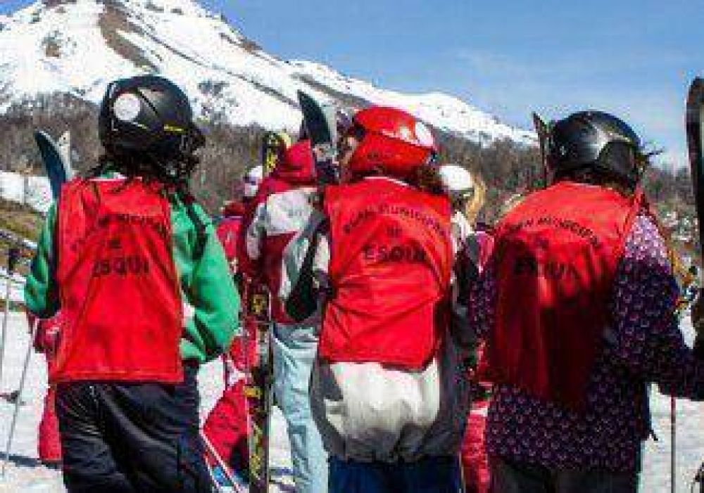 Unos 750 alumnos aprendern a esquiar en el cerro Chapelco 