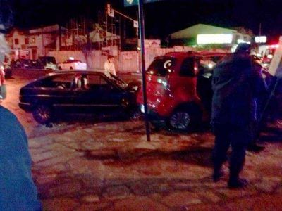 Choque en la madrugada: dos detenidos y una mujer herida