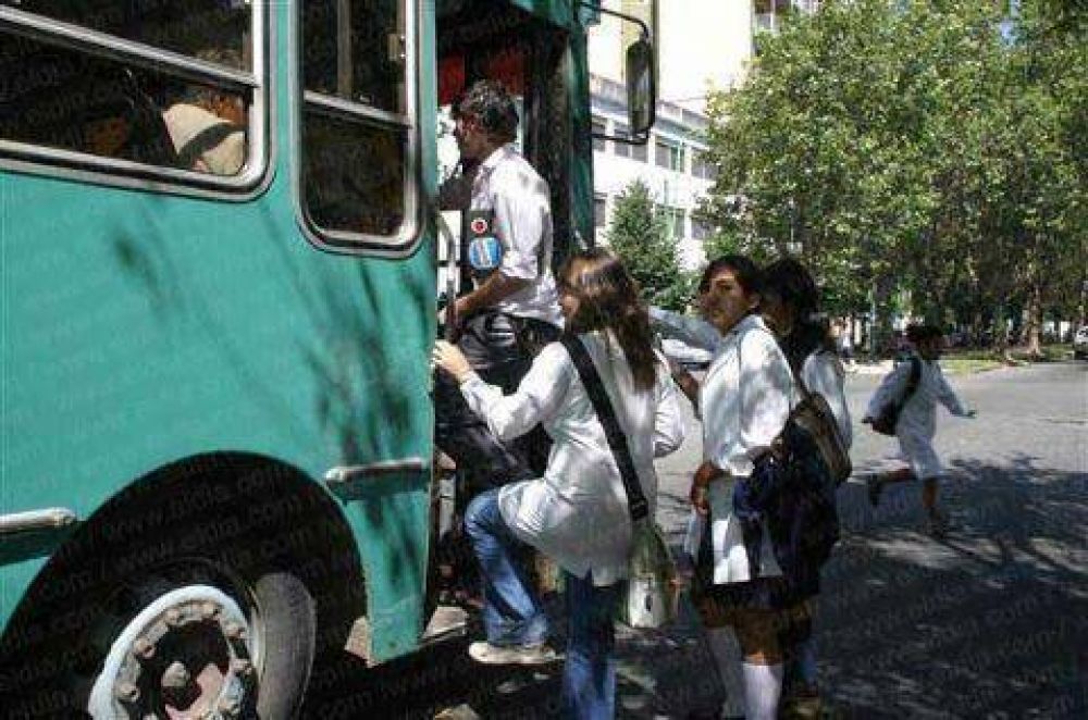 Comisiones de Transporte y Educaci�n aprueban proyecto que crea boleto estudiantil gratuito
