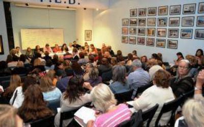 Docentes de Feb definen si adhieren al paro general de Moyano y Micheli
