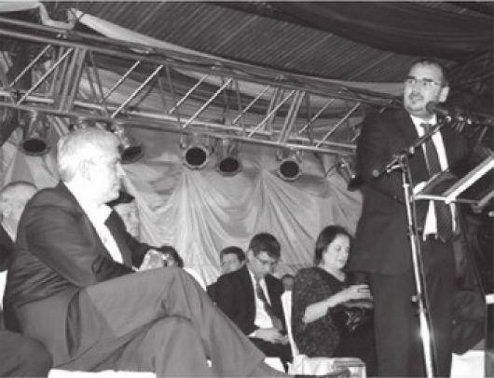 Dar�o Bacileff encabez� el acto por el aniversario de Tres Isletas