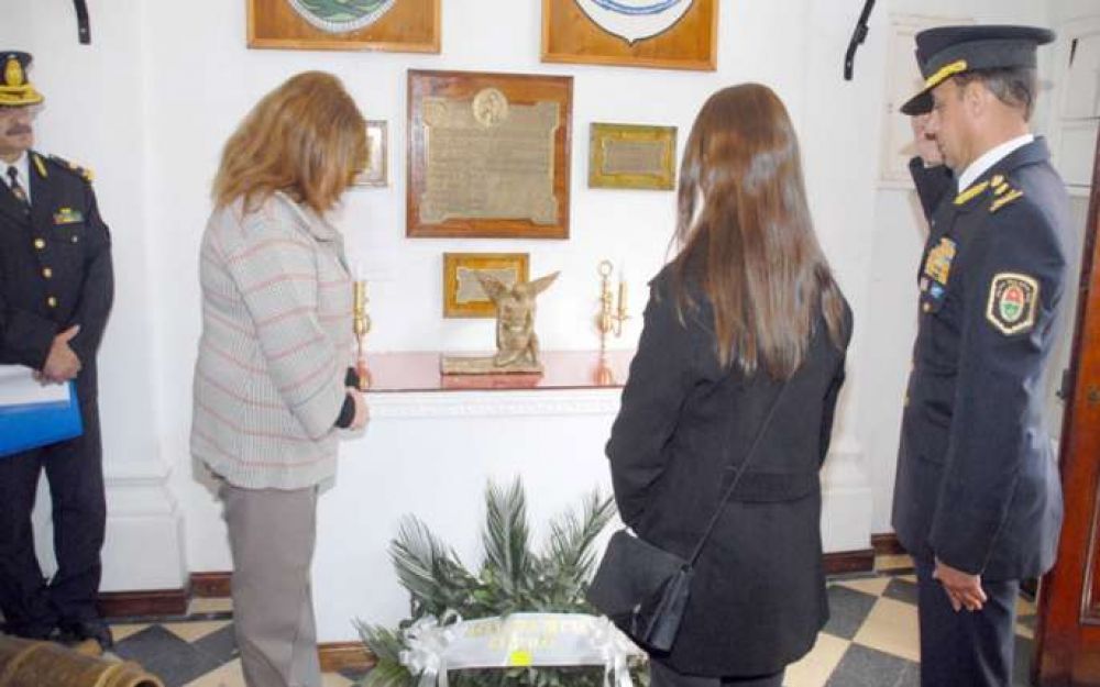 Recordaron a los polic�as ca�dos en su deber