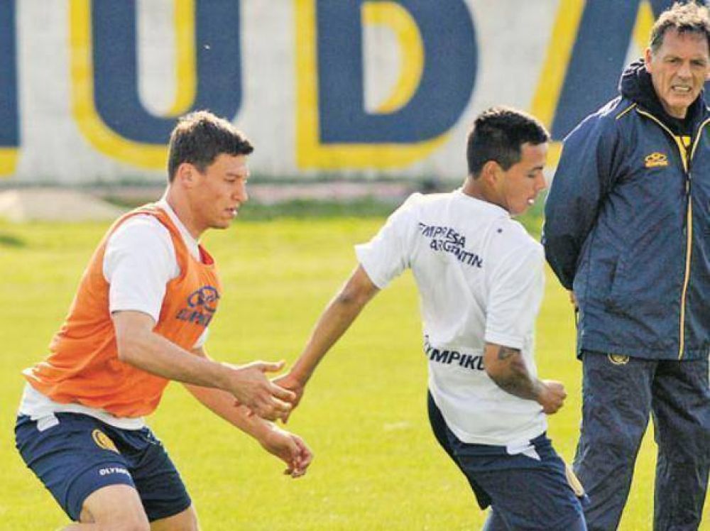 Russo piensa y rompe esquemas en Central para lograr funcionamiento