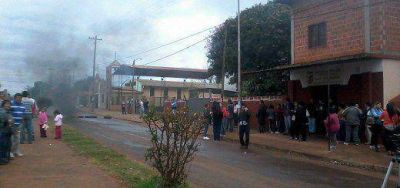 Los padres mostraron su bronca contra los directivos del Instituto Santa Luc�a
