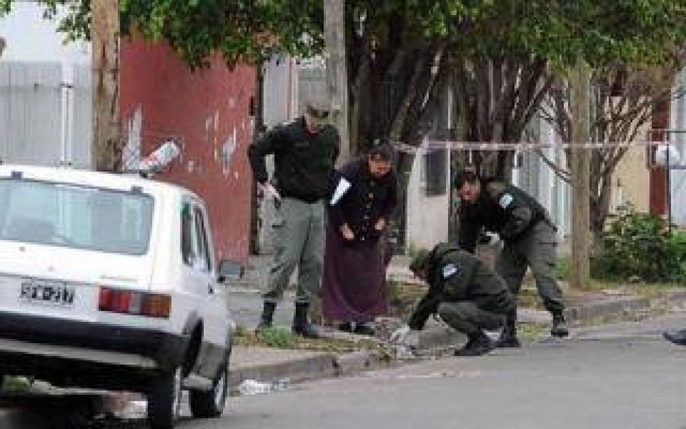Inseguridad en Mor�n: Adolescente de 15 a�os muri� en la escuela alcanzada por bala perdida