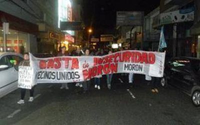 Vecinos marchan en Mor�n por joven baleada en el colegio