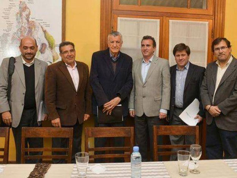 Mendoza, San Juan y La Rioja firmaron un convenio para mejorar la situaci�n vitivin�cola