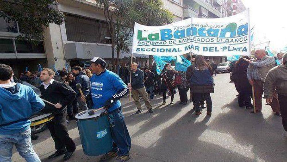 Atentos: el jueves no habr� bancos