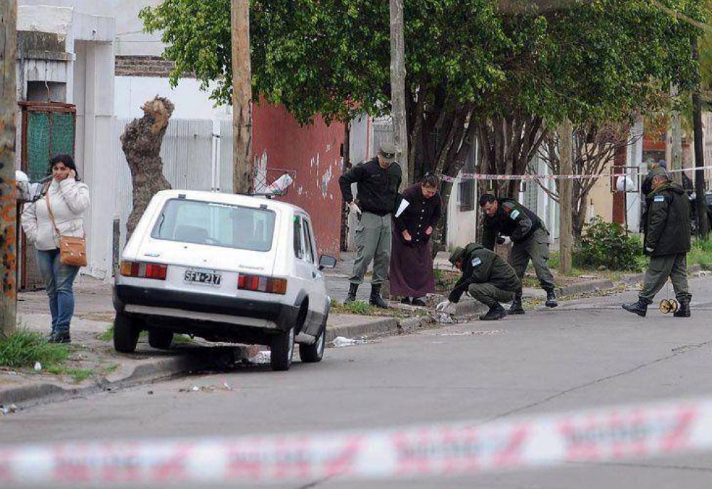 Una bala perdida mat� a una chica de 15 a�os en una escuela de Mor�n