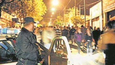 Matan a mujer y arrestan a su hijo