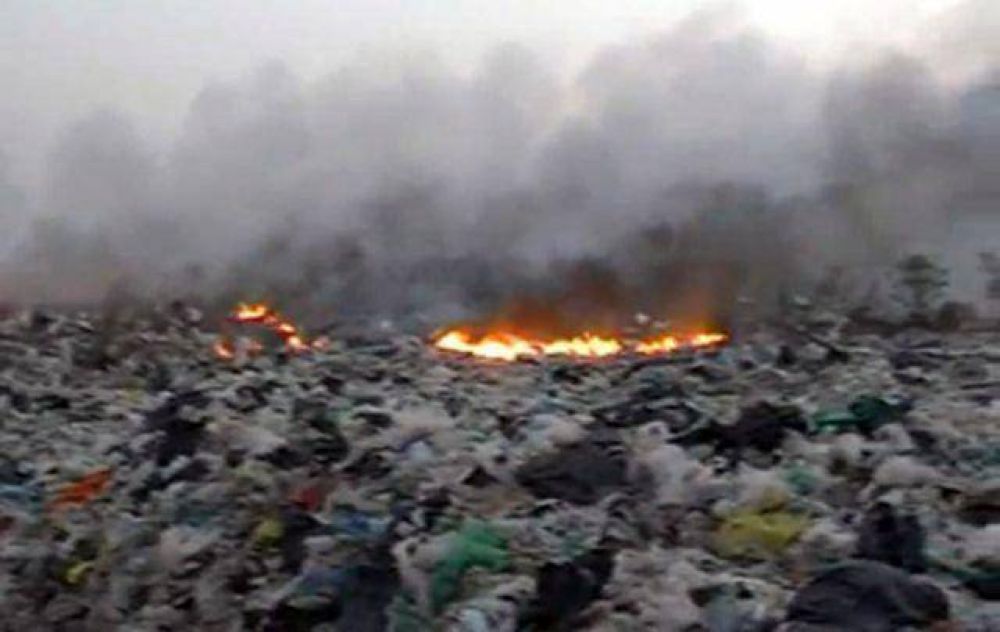 Arde el basural de Bell Ville y alertan sobre humo en ruta