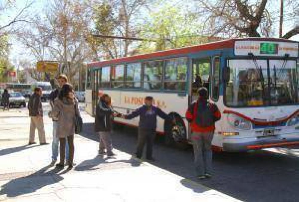 Lamentos y corridas por el nuevo recorrido de micros