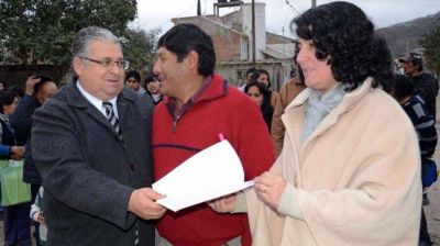 M�s familias capitalinas cuentan con su escritura