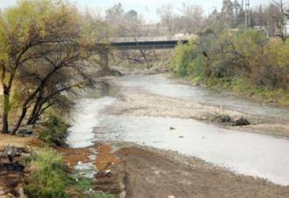 Recursos H�dricos no responde a los pedidos de an�lisis del Rio Arenales