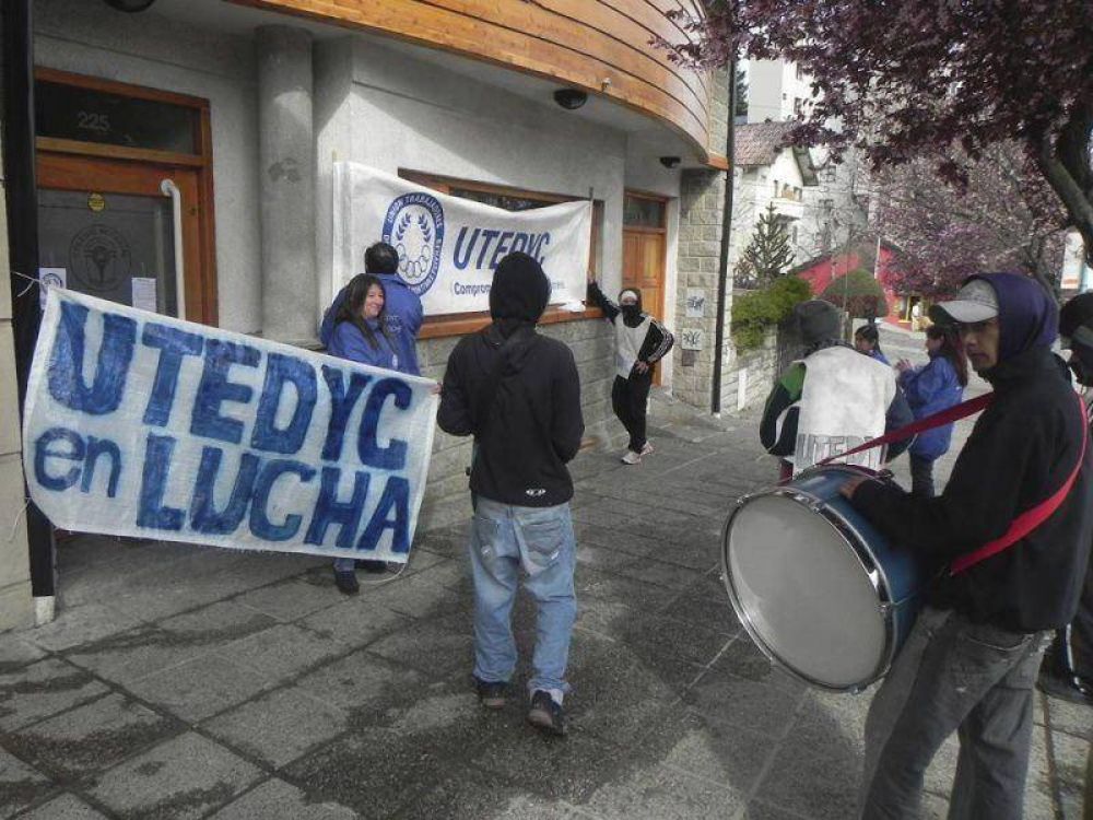 Trabajadores de clubes y entidades civiles de Bariloche se suman al paro del jueves