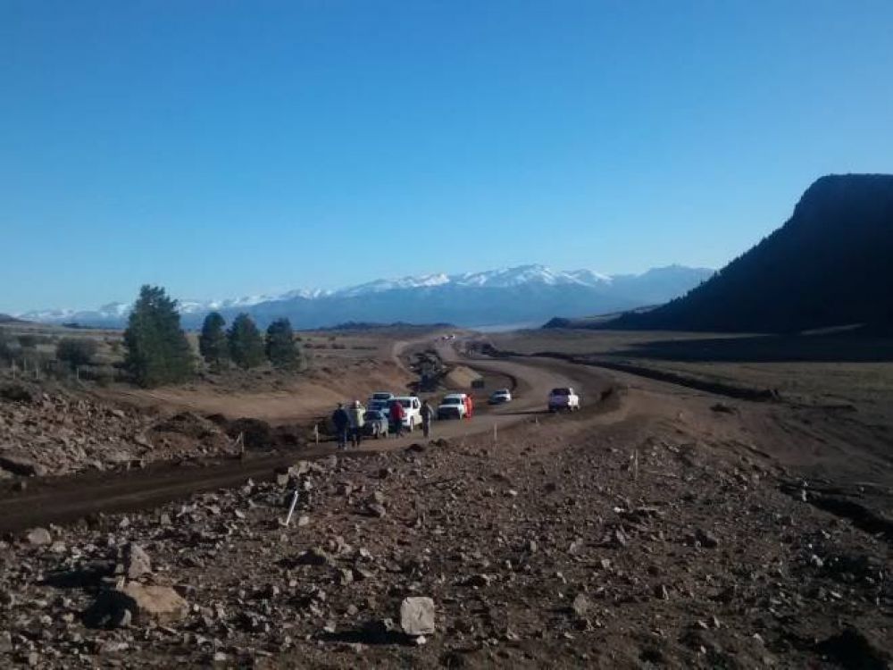 El asfalto de la ruta 23, cada vez m�s cerca